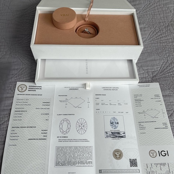 Vrai 2.14 Platinum Engagement Ring size 7 - Picture 3 of 13